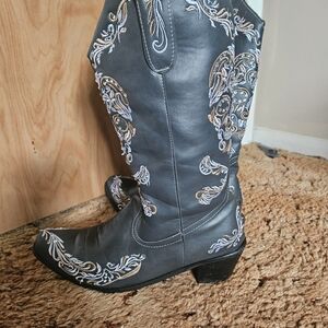 Embroidered Gray Western Boots